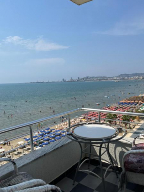Sun, Sea and Serenity - Beachfront Apt with Sunset Views and Soothing Waves
